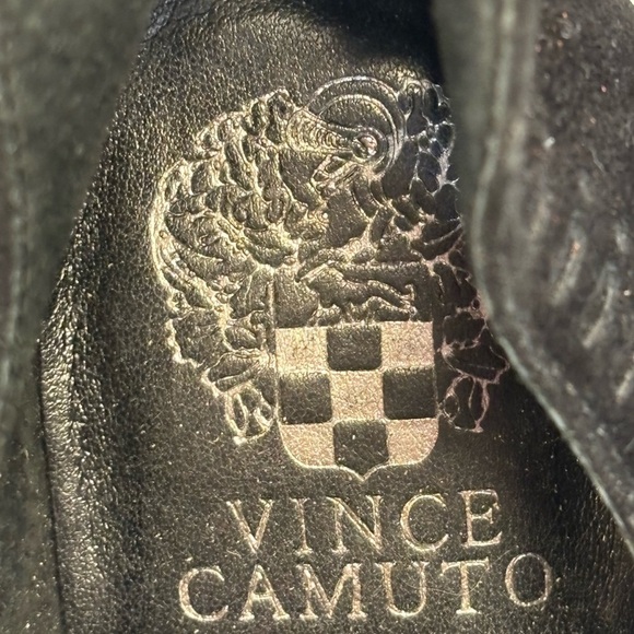 Vince Camuto Perforated Black Suede Leather Ankle Zip Boots Booties Heels 8M - Picture 9 of 10